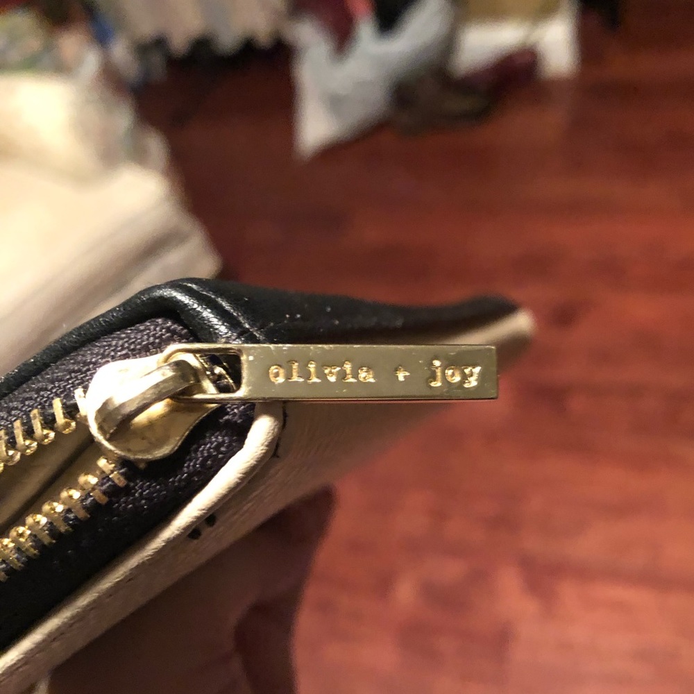 Olivia + Joy The Amandine Collection Wallet - Picture 5 of 5